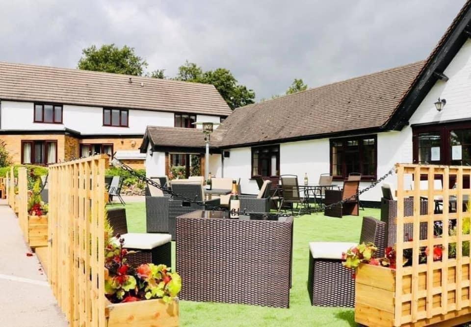 The Boars Head Hotel Sudbury  Екстериор снимка